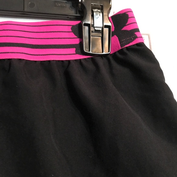 Women’s pink and black Under Armor running shorts - Picture 6 of 8